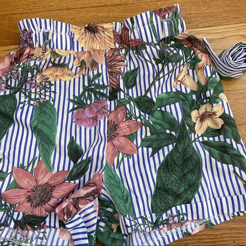 Flower shorts with white and blue stripes
